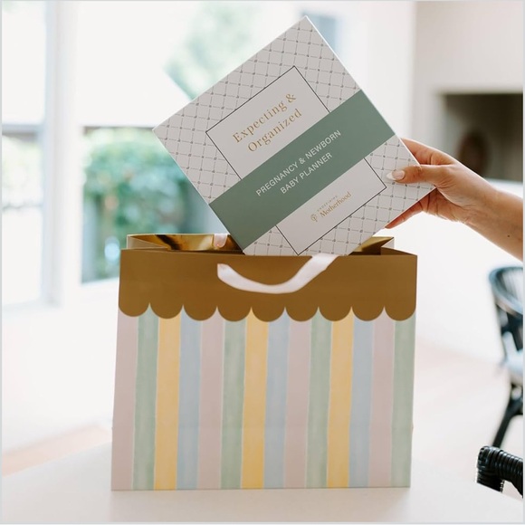 Pregnancy & Newborn Baby Planner - Gold and Green - Picture 3 of 3